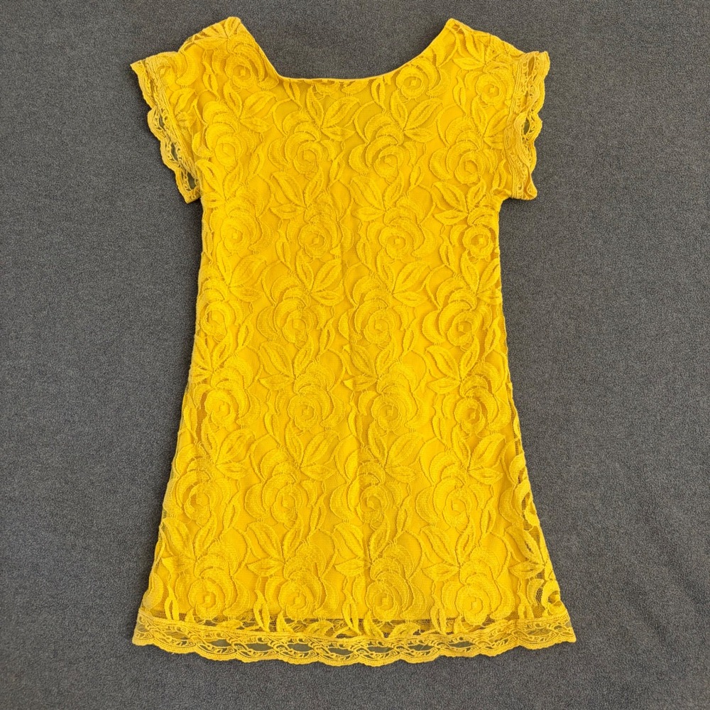 Love Fire Lace Shift Dress Women M Yellow Excellent Floral Rose Scalloped Hem